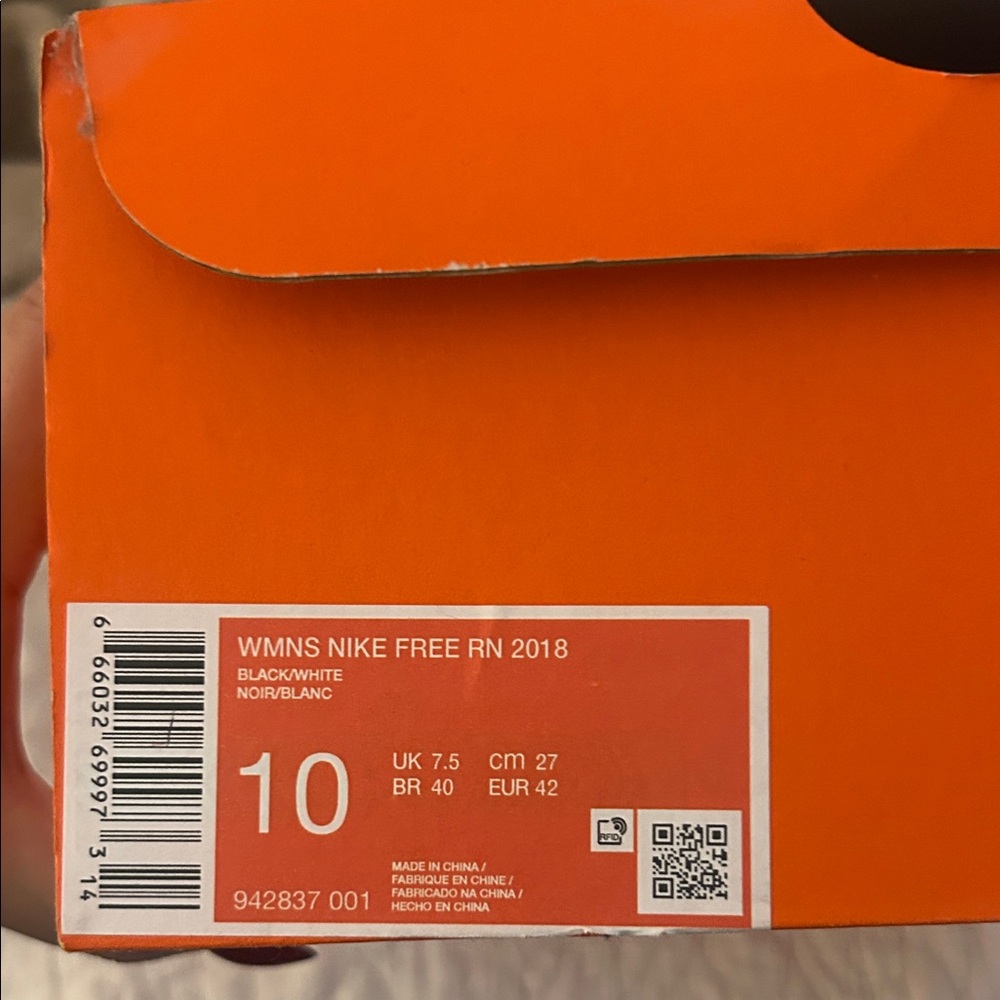 New in Box / Nike Women's Free RN 2018 Black and White Shoes